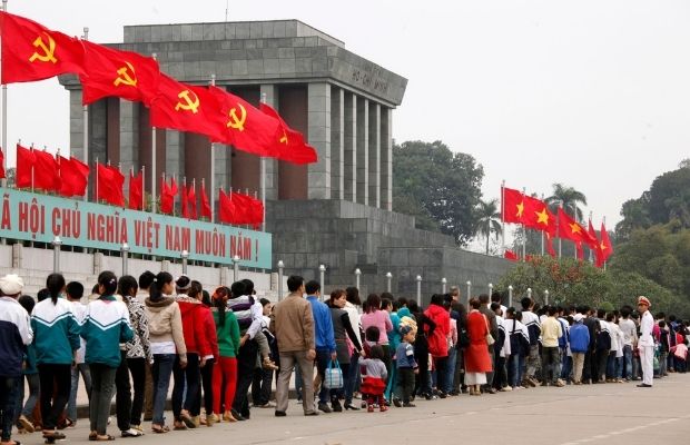 Visiting Ho Chi Minh Mausoleum